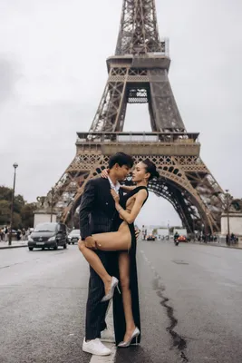 Влюбленные в Париже черно-белый …» — создано в Шедевруме