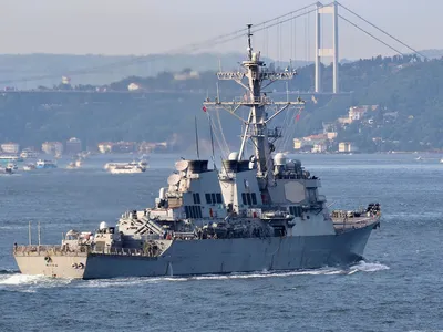 Эсминец ВМС США USS Carney перехватил ракеты и дроны у берегов Йемена -  Российская газета