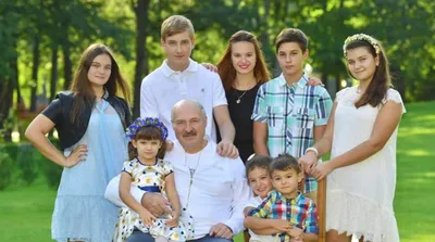 Фото с детьми и внуками. Редкие кадры Александра Лукашенко опубликовали на  обновлённом сайте главы государства