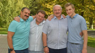 Семь внуков, красавец-сын и его загадочная мама. Семья Александра Лукашенко  | STARHIT
