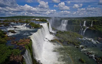 красотные водопады в Юнгасском ландшафте Южной Америки Стоковое Фото -  изображение насчитывающей заводь, поток: 252978872