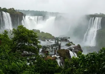Водопады игуасу на бразильской стороне южной америки | Премиум Фото