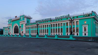 File:Вокзал Новосибирск-Главный 001.jpg - Wikimedia Commons