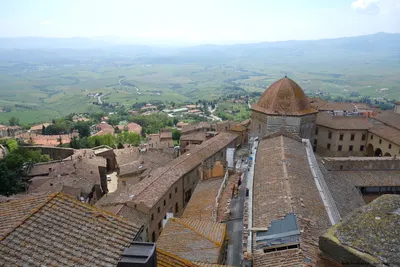 Volterra, Italy Walking Tour - 4K - with Captions! - YouTube