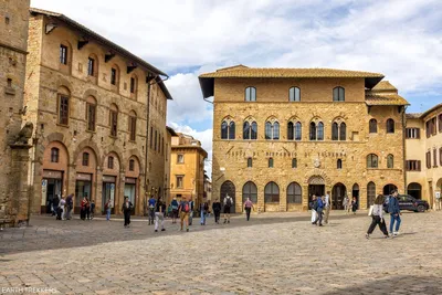 This are some of the pictures I took in Volterra, Italy. I went there  during my October 2021 trip to Italy. Very lovely place, I'd love to go  there during winter too :