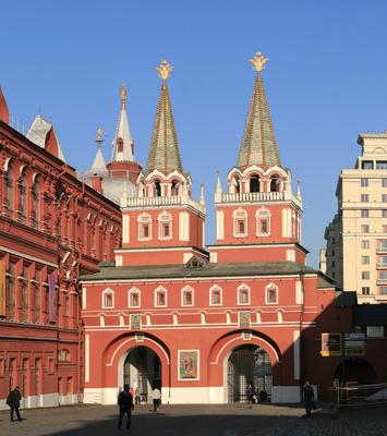 Иверские ворота на Красной площади в Москве