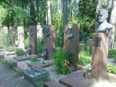 Восточное кладбищегорода Минска, где хоронят всех знаменитостей Белару... |  TikTok