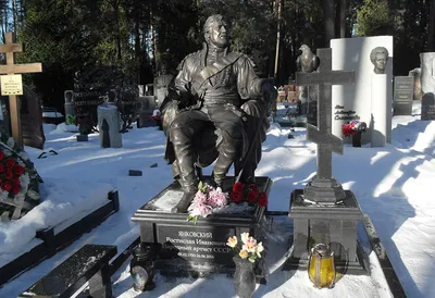 На «Восточном» приводят в порядок места захоронений перед Радуницей - Минск -новости