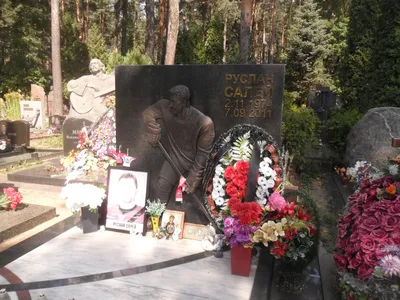 Памятник Михаилу Финбергу открыли на Восточном кладбище Минска - KP.RU