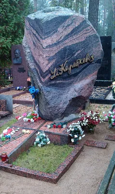 Нет ничего реальнее в жизни, чем смерть... Кто похоронен на самом известном кладбище  Минска? | СмартПресс