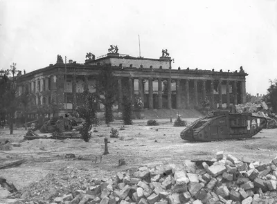 Крупнейшее сражение мира - Взятие Берлина. \"Жители города сходили с ума от  увиденного\". 1945 г. - YouTube