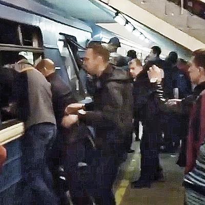 Специалисты: Взрыв в метро Санкт-Петербурга совершил не смертник -  Российская газета