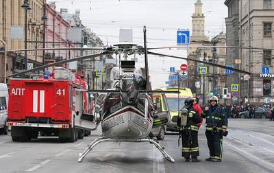 Перед взрывом в метро Петербурга мужчина бросил в вагоне портфель -  Российская газета