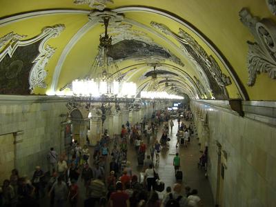 Станция метро «Площадь Революции», Москва. Карта, фото, как добраться –  путеводитель по городу на MsMap.ru