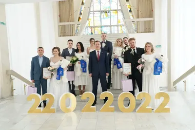 Дмитрий Азаров поздравил самарских молодоженов, заключивших брак в  \"зеркальную\" дату 22 февраля 2022 года | СОВА - главные новости Самары