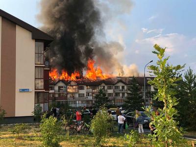 В Залесье от удара молнии загорелся дом, людей эвакуировали | Свежие  новости Челябинска и области
