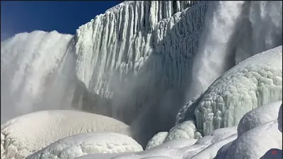 Замерзший Ниагарский водопад и \"Покоритель вершин\" - 11.01.2018, Sputnik  Грузия