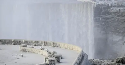 Водяная иллюзия: как выглядит Ниагарский водопад в аномальные морозы