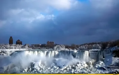 Замерзший из-за аномальных морозов Ниагарский водопад попал на видео -  TOPNews.RU