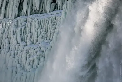 На границе США впервые за 173 года замерз Ниагарский водопад — Новые  Известия - новости России и мира сегодня