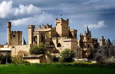Российский миллионер купил один из самых известных замков на севере Испании  | Личные деньги | Деньги | Аргументы и Факты
