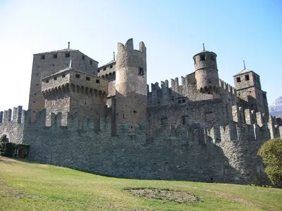 Италия фото: снимки таинственного замка Торрекьяра - север, красота,  романтика, приведение | Обозреватель