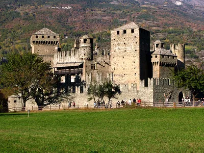 Старый замок в Италии стоковое изображение. изображение насчитывающей старо  - 45358027