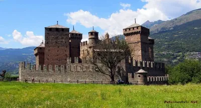 Обои Castello di Avio Города Замки Италии, обои для рабочего стола,  фотографии castello di avio, города, замки италии, замок, лес, горы Обои  для рабочего стола, скачать обои картинки заставки на рабочий стол.