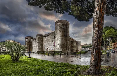 Модульная картина Замок в Италии - купить в интернет-магазине