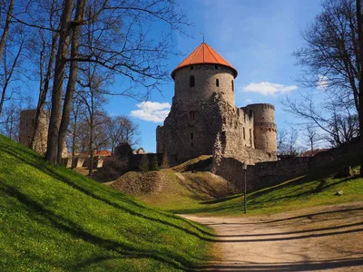 ФОТО. Латвийский Хогвартс – один из красивейших замков Латвии в Цесвайне