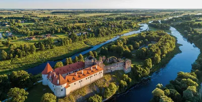 Путешествуем по Латвии: «замок мечты» в Цесвайне