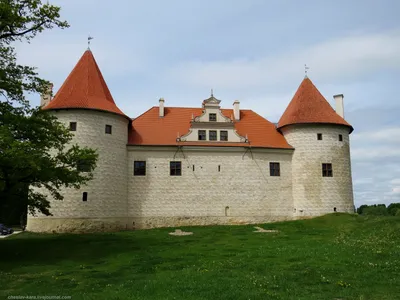 Топ-10 самых красивых замков и дворцов Латвии