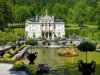 Нойшванштайн, красивый замок около Мюнхена в Баварии, Германии Стоковое  Изображение - изображение насчитывающей европейско, строя: 55713883