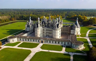 Самые величественные замки Франции, которые собирают толпы туристов