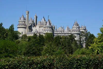 Французский замок Chateau de la Mothe-Chandeniers заброшенный после пожара  1932 года | Пикабу