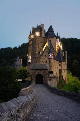 Знаменитый замок Эльц в Германии Стоковое Изображение - изображение  насчитывающей германия, ведущего: 163880781
