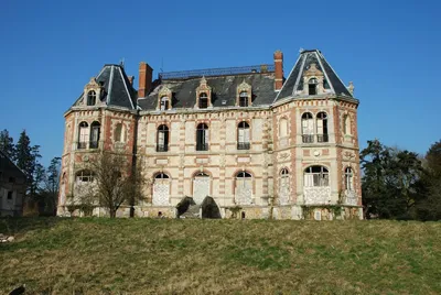 Замок XVIII века на юго-западе Франции сгорел дотла из-за сумасшедшей  хозяйки