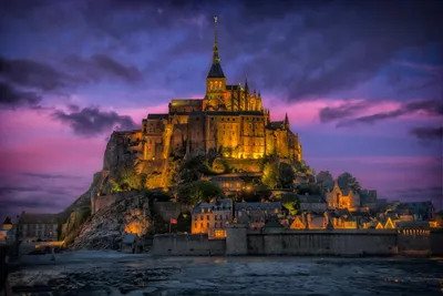 Мон-Сен-Мишель - одна из самых впечатляющих достопримечательностей Франции,  входящая в Список Всемирного наследия ЮНЕСКО. ⠀ Строительство… | Instagram