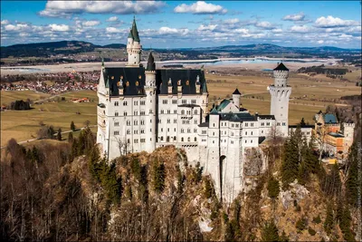 🏛️ Сказочный замок Нойшванштайн: воплощение духа романтизма XIX века |  Smapse