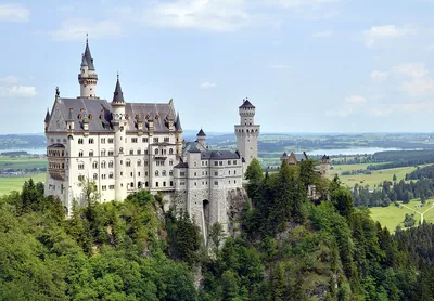 Замок Нойшванштайн в Германии Стоковое Изображение - изображение  насчитывающей ель, перемещение: 29853051