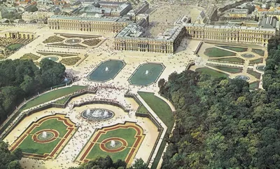 Замок Версаль в Франции стоковое фото. изображение насчитывающей отразите -  57169086