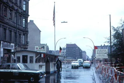Файл:Дворец Шарлоттенбург после реставрации. Западный Берлин 1983.jpg —  Википедия