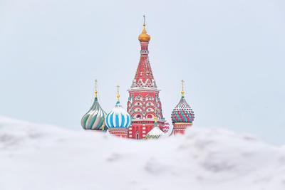 Заснеженная Москва залита утренним …» — создано в Шедевруме