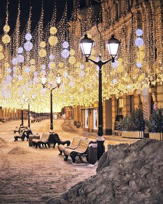 Зима очень идёт русским городам, а заснеженная Москва особенно прекрасна 😍  Но несмотря на морозную погоду, тёплую атмосферу в этом городе… | Instagram