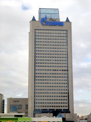 Мужчина выпал из окна офиса «Газпрома» в Москве