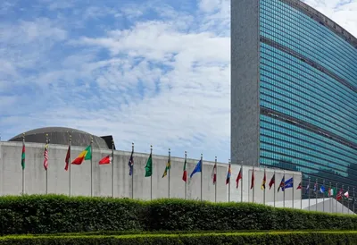 Памятник на территории здания ООН в Нью Йорке.jpg - США - Михаил К -  Участники - Фотогалерея iXBT