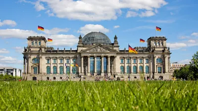 Здание рейхстага место Deutscher немецкого Бундестага парламента в Берлине  (Германия). 22 Мая 2014 года Стоковое Изображение - изображение  насчитывающей берлинец, перемещение: 213754113