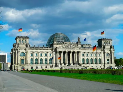 здание рейхстага в берлине : немецкий парламент Стоковое Фото - изображение  насчитывающей германия, символ: 219340850