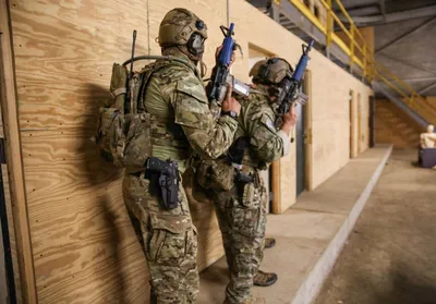 TP🤘🏻 on X: \"US Army Green Berets in Deir Ezzor province, Syria.  #SpecialForces #SF #SFG #SOCOM #USASOC #USArmy #CLU #Javelin #K9  https://t.co/GSxXhx08Fo\" / X