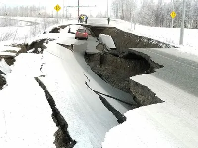 Власти Аляски выясняют размер ущерба после мощного землетрясения (ФОТО)